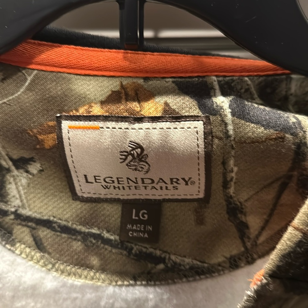 Legendary whitetails hooded camo sweatshirt.  Men’s Size L - Picture 4 of 4